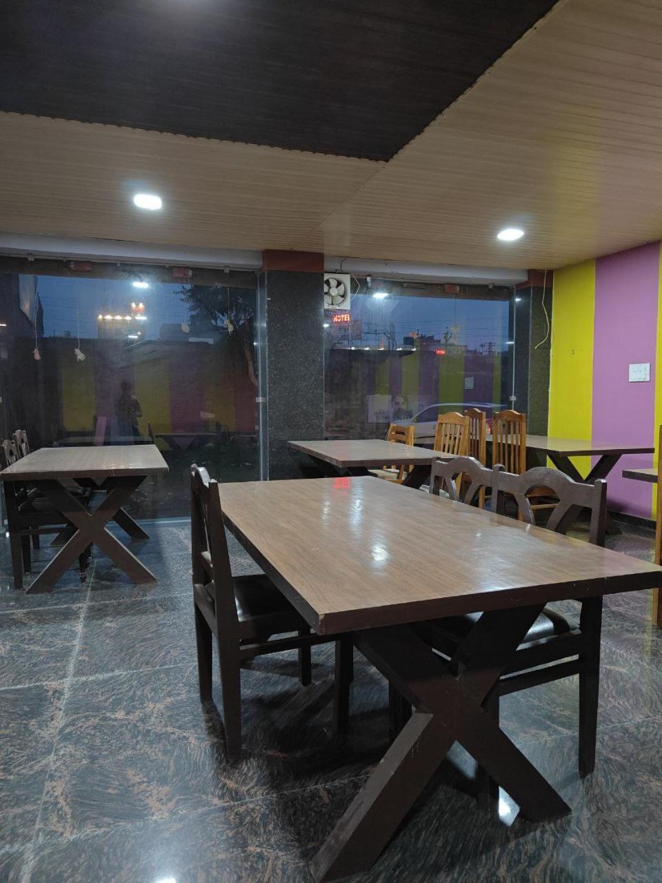 Hotel Shyam Sarover And Restaurant Ringas Buitenkant foto